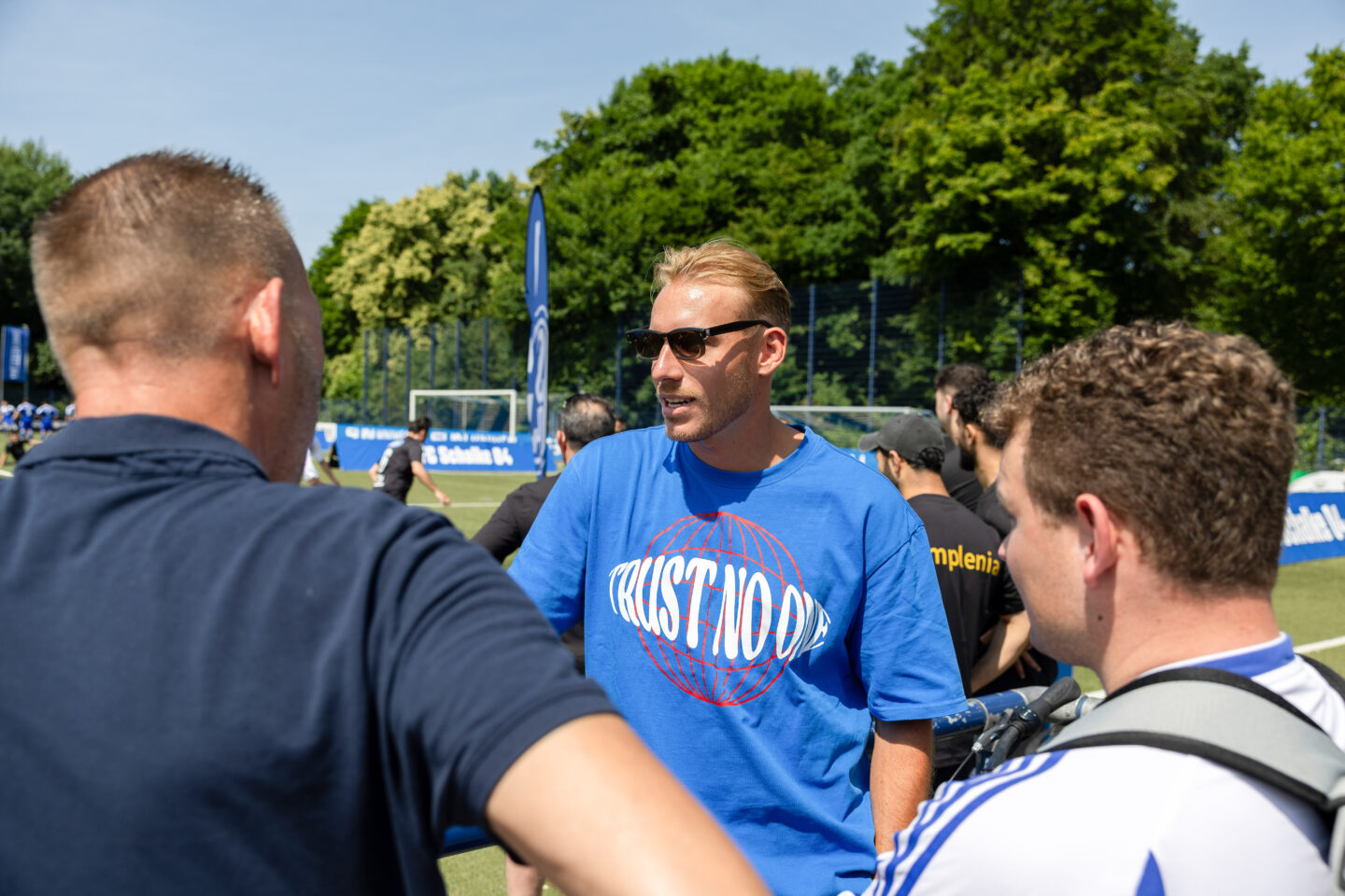 S04-Profi Timo Becker zu Besuch beim SponsorCup auf Schalke