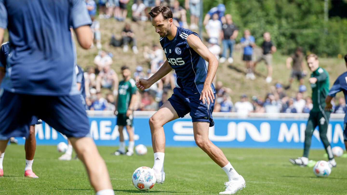 Kenan Karaman beim Trainingsauftakt