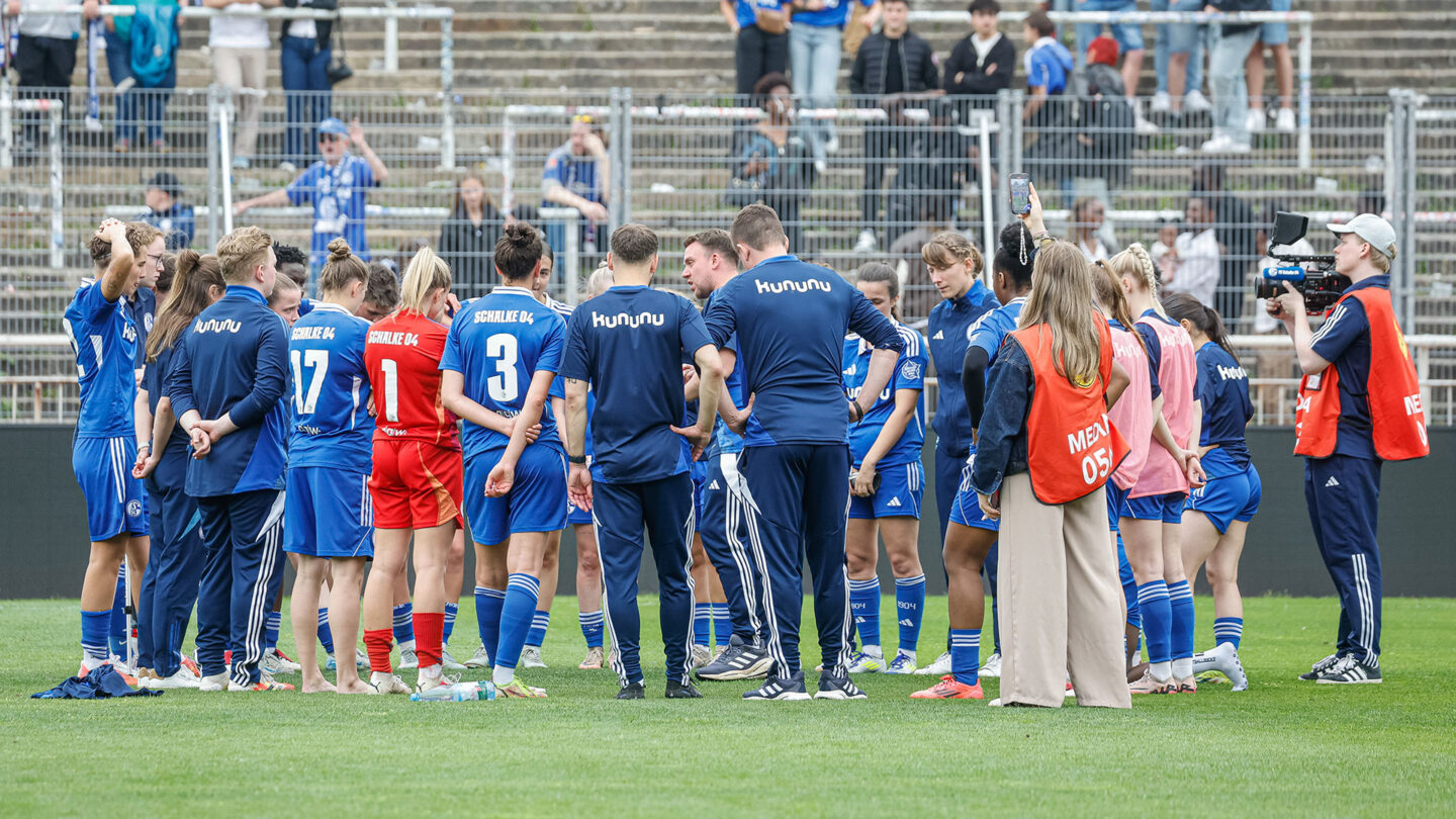 Mannschaftskreis von Team I nach dem Derby