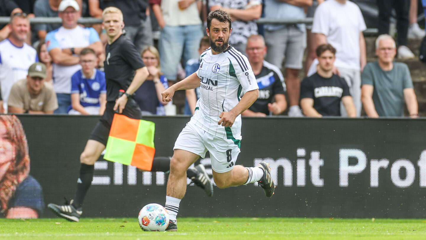Amin Younes on the ball.