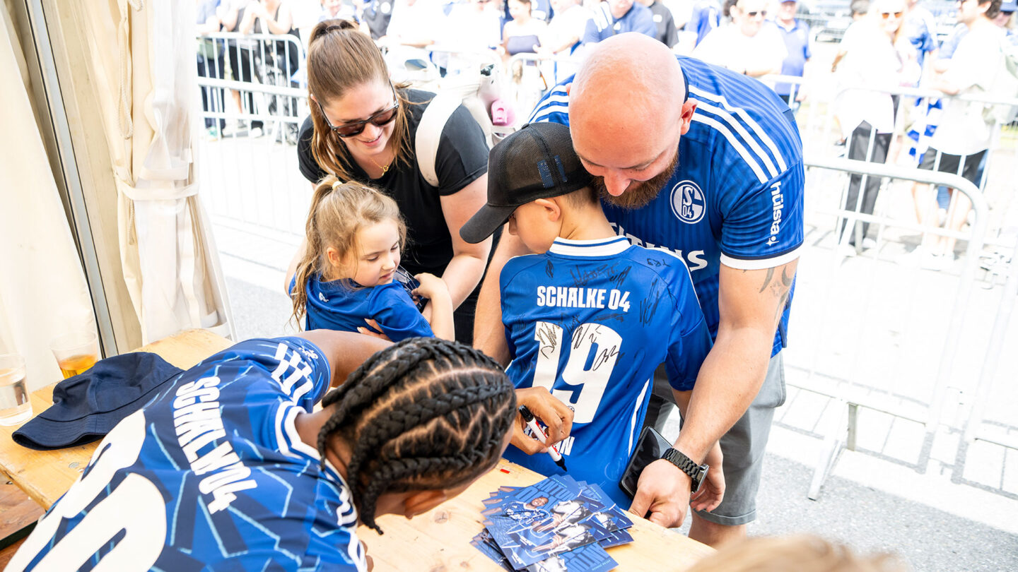 031-schalke-tach-2025