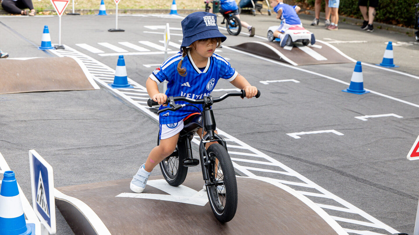 056-schalke-tach-2025