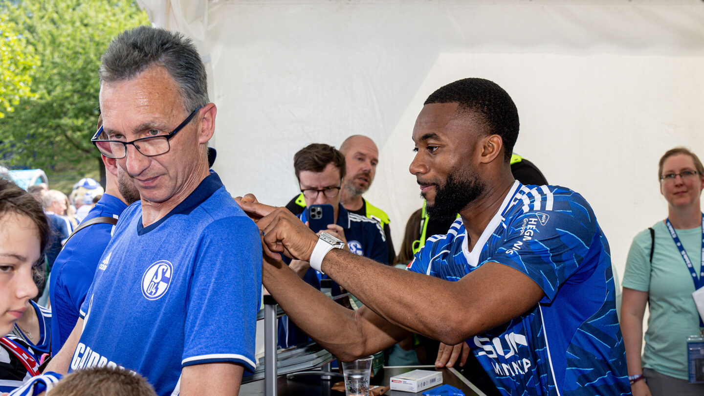 071-schalke-tach-2025