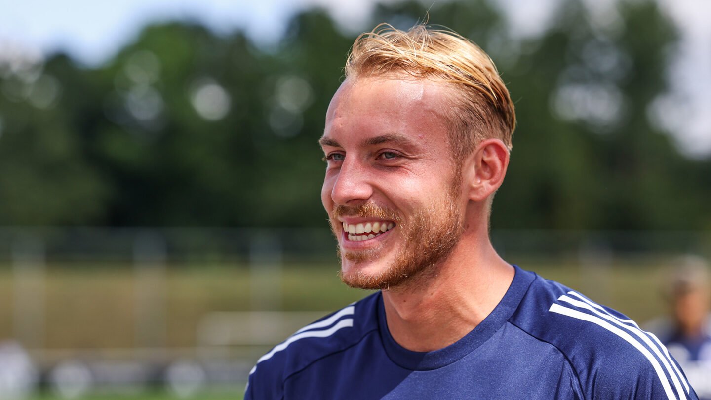 Timo Becker smiling in training