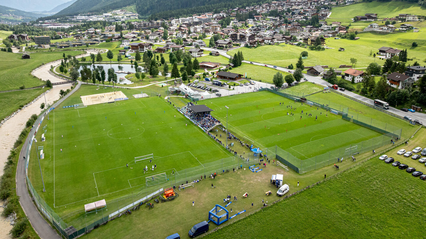 Luftaufnahme des Trainingsplatzes im Stubaital.
