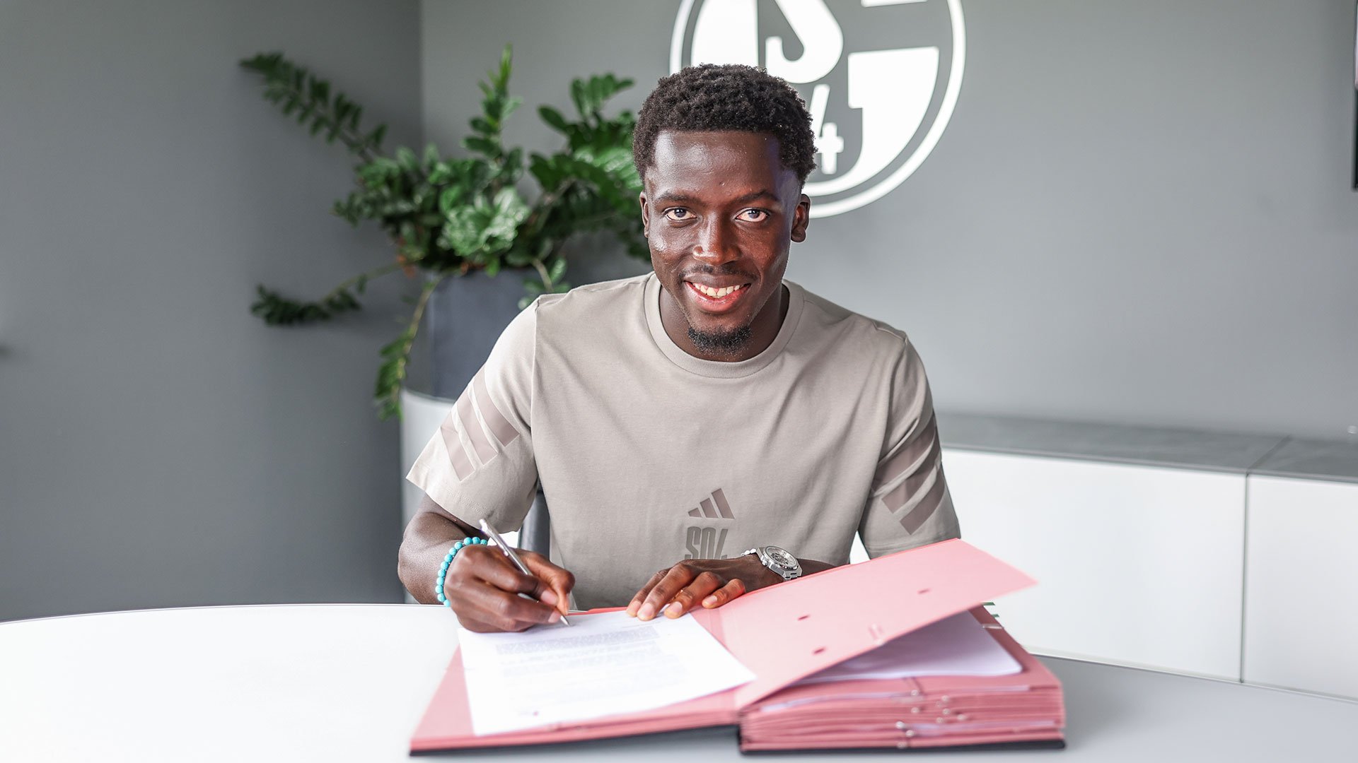 250901-gomis