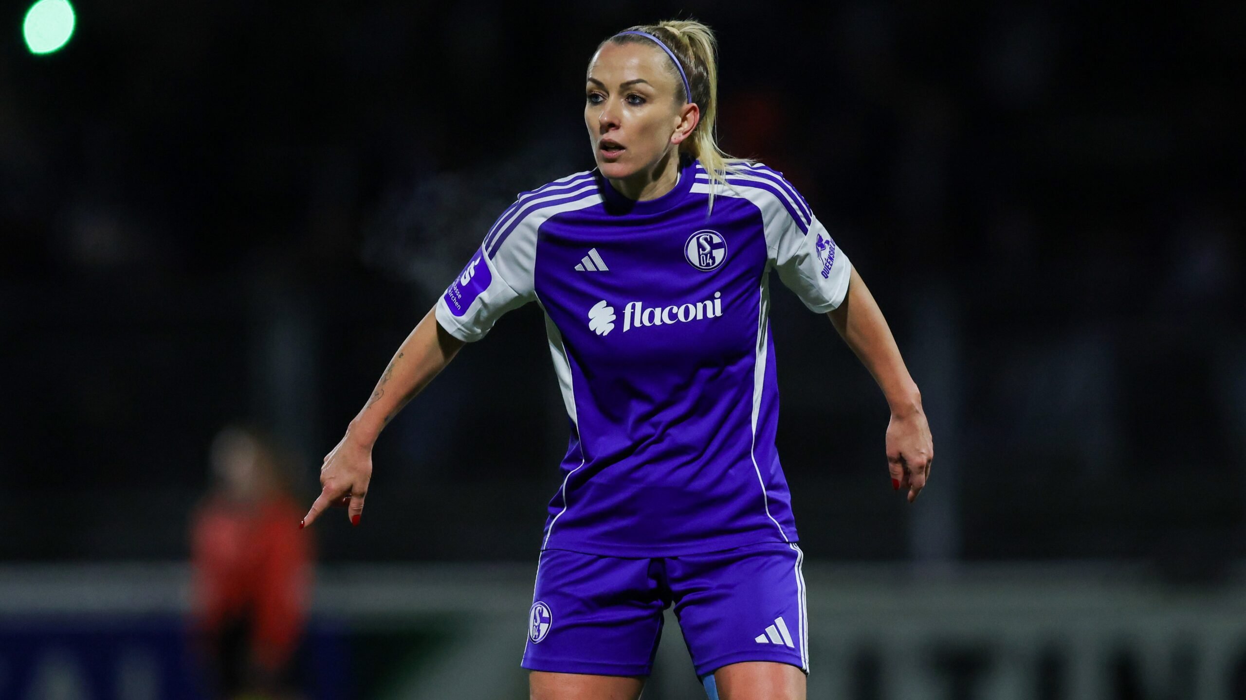 25-11-21-S04-BVB-1178