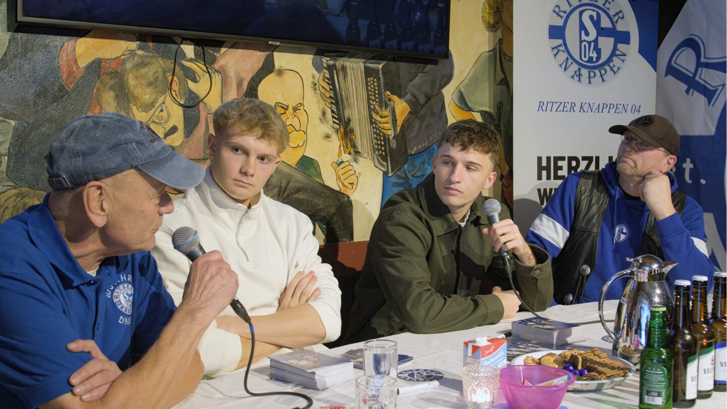 251201_Spielerempfang_14_Dinklage