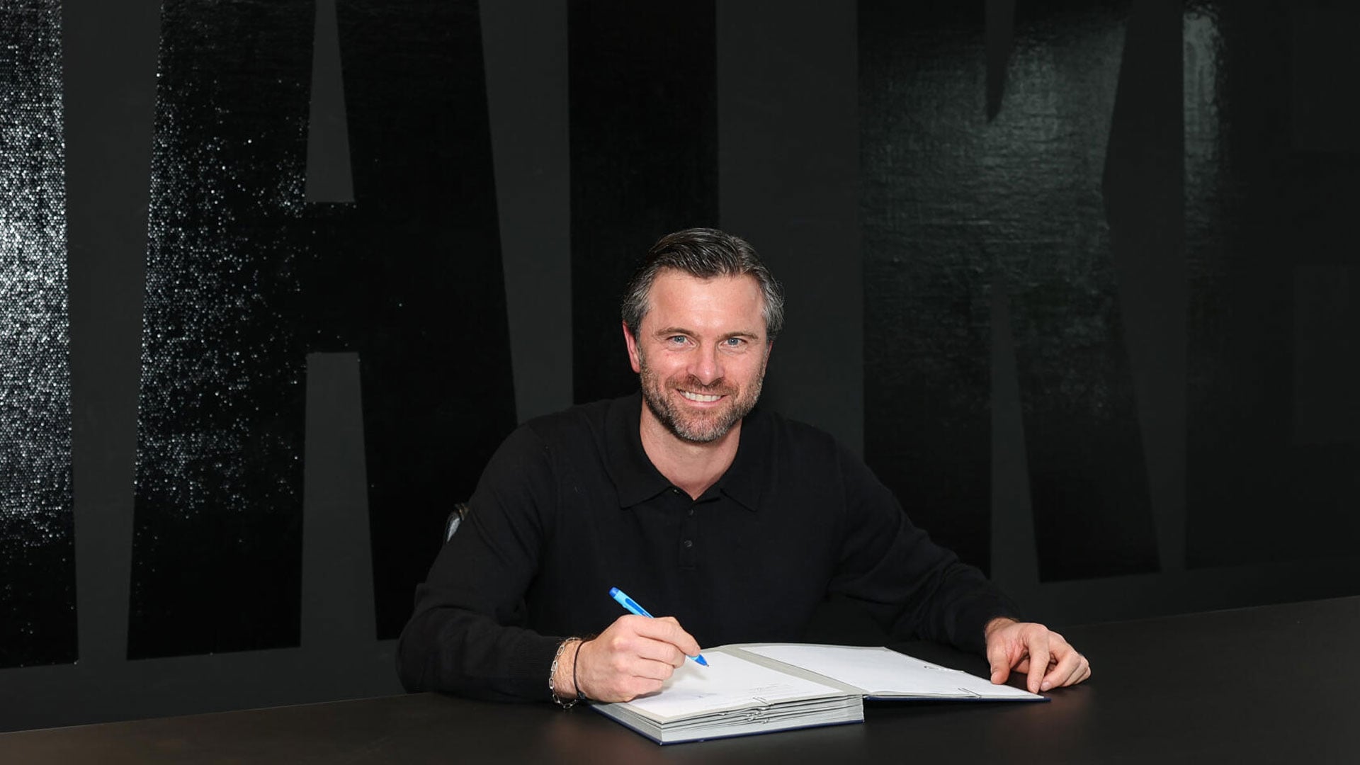 260407_Vertragsverlängerung-Tim-Hoogland