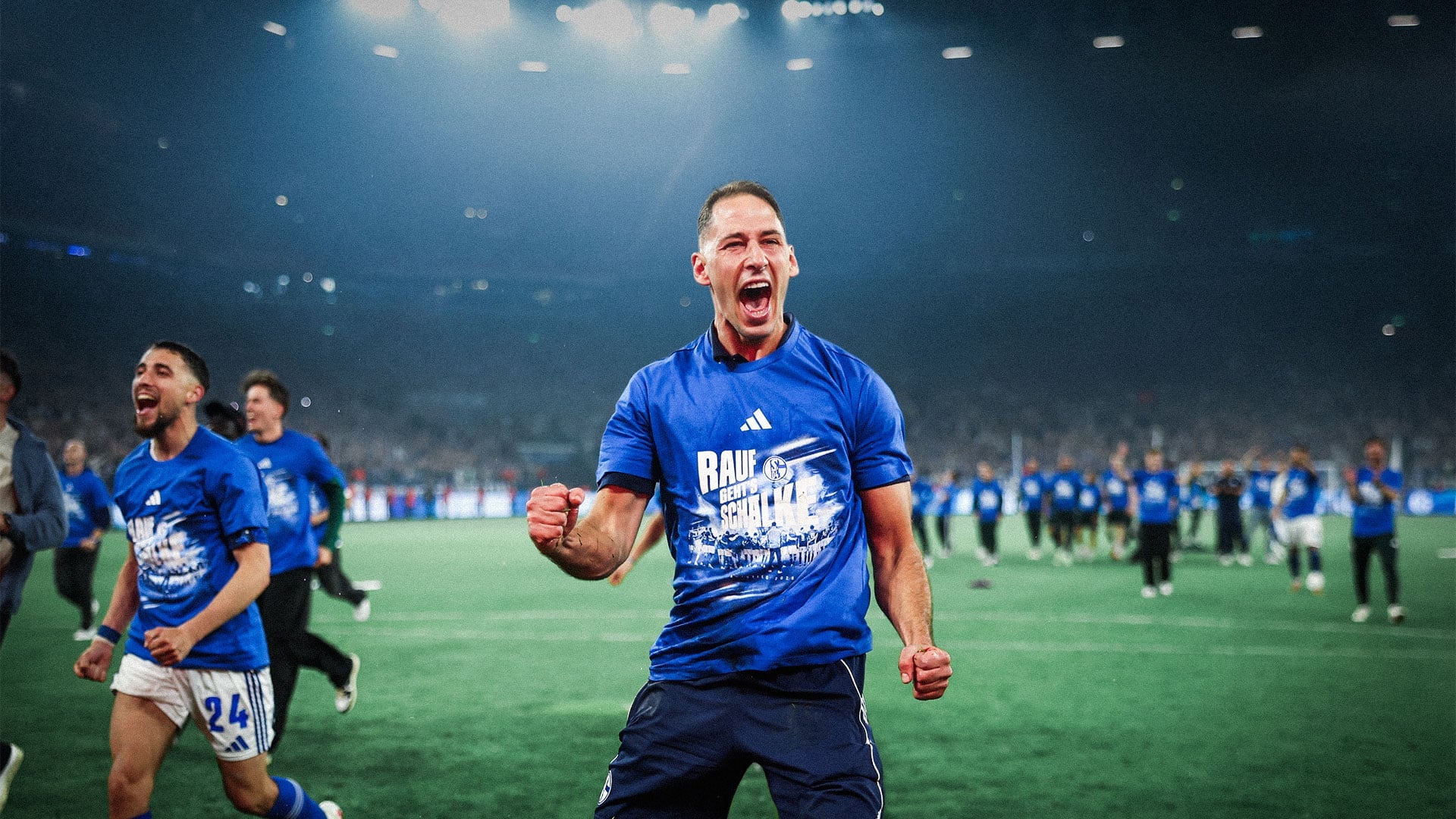 Grafik_Merch_Tragebild_HD700_Rauf_gehts_Schalke