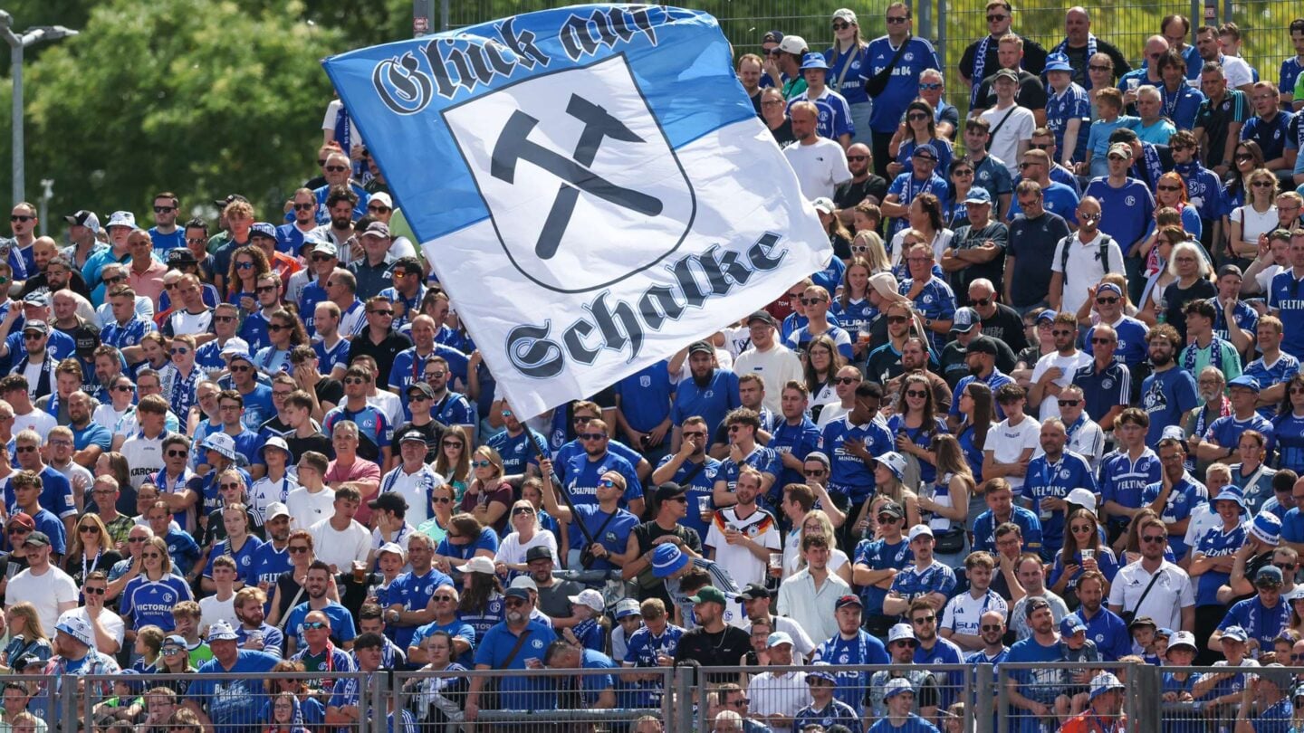 20260801-Schalke-Fahne