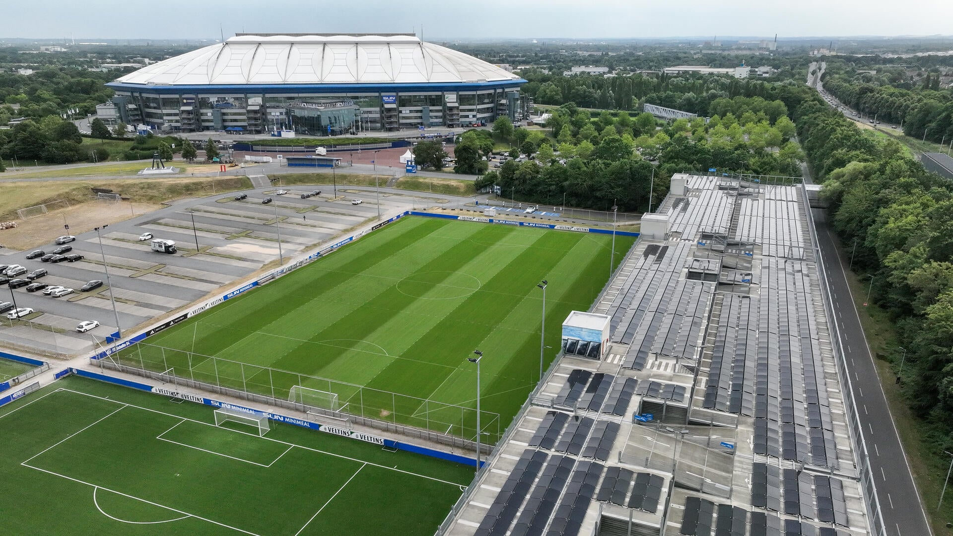 Luftbildaufnahmen vom Berger Feld und der Veltins Arena