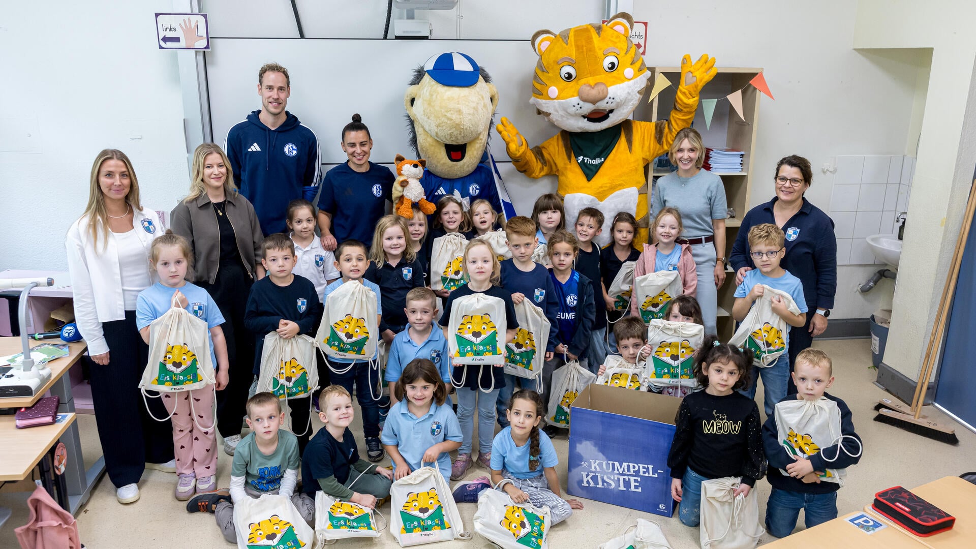 18.09.2026, Schalke hilft, Grundschule, KGS Im Emscherbruch, Thalia, Erwin, Erstklässler