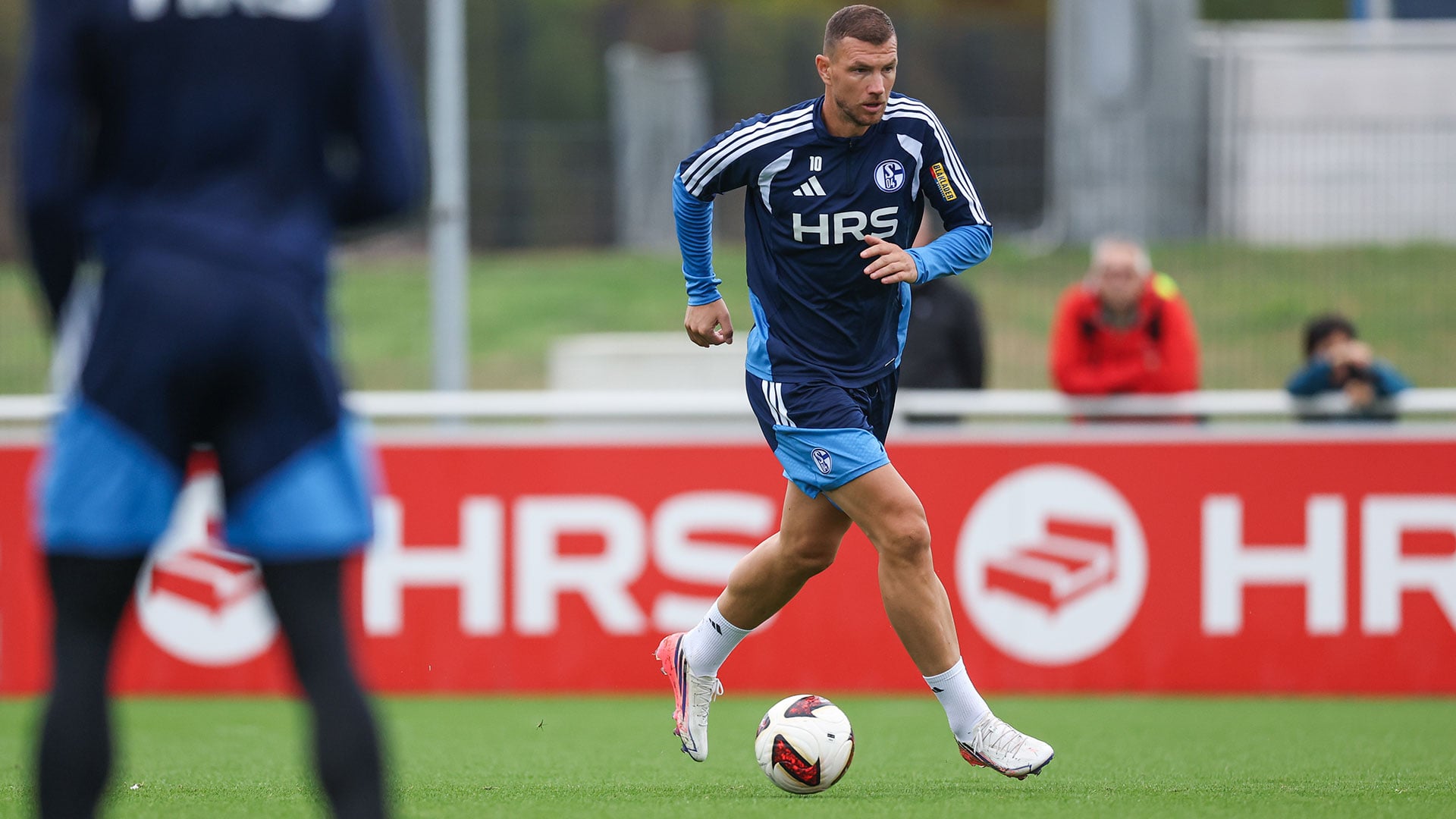 260909-dzeko-hrs-bande