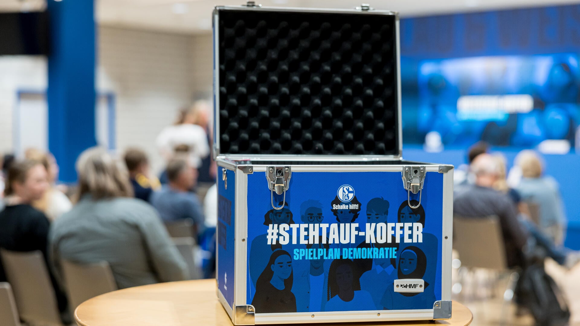 15.09.2026, Stehtaufkoffer, Vorstellung, Schalke hilft