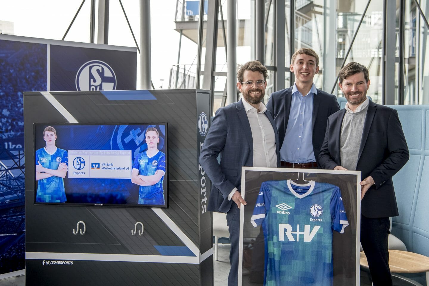 VR-Bank Westmünsterland wird offizieller Esport-Partner der Knappen