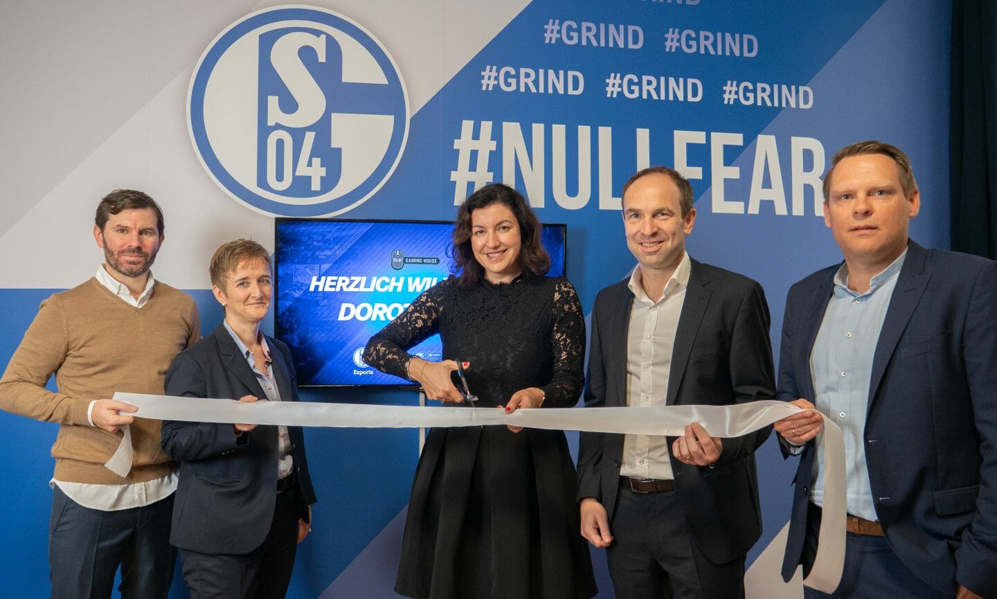Staatsministerin Dorothee Bär eröffnet „R+V Gaming House“
