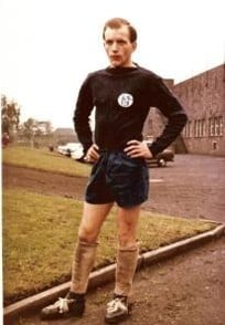 Heinz Kalinowski posiert 1960 im Handball-Trikot des FC Schalke 04