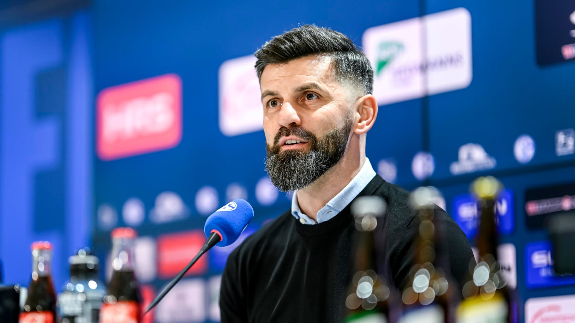 Miron Muslic auf der Pressekonferenz nach dem Heimspiel gegen Dynamo Dresden.