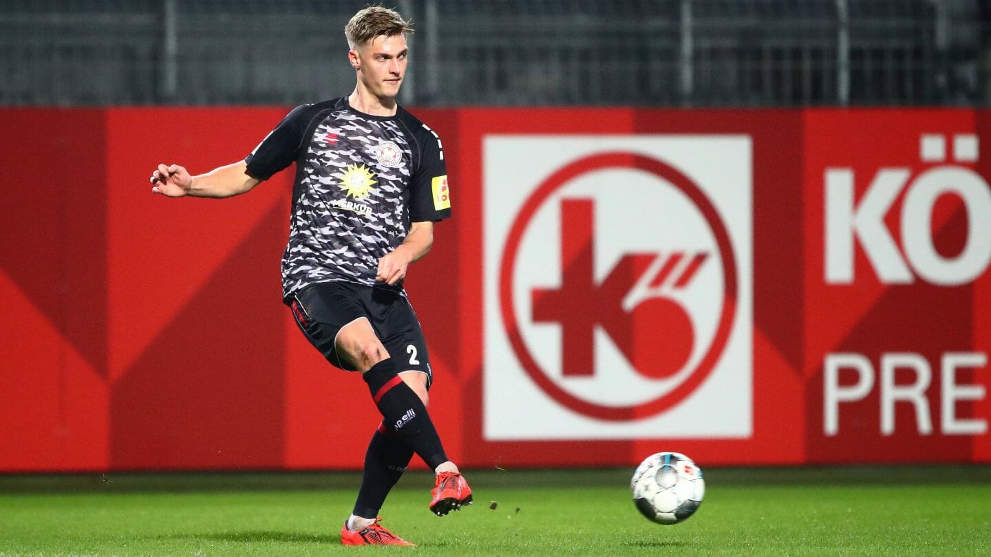 U23: Julius Schell trägt zur neuen Saison das königsblaue Trikot