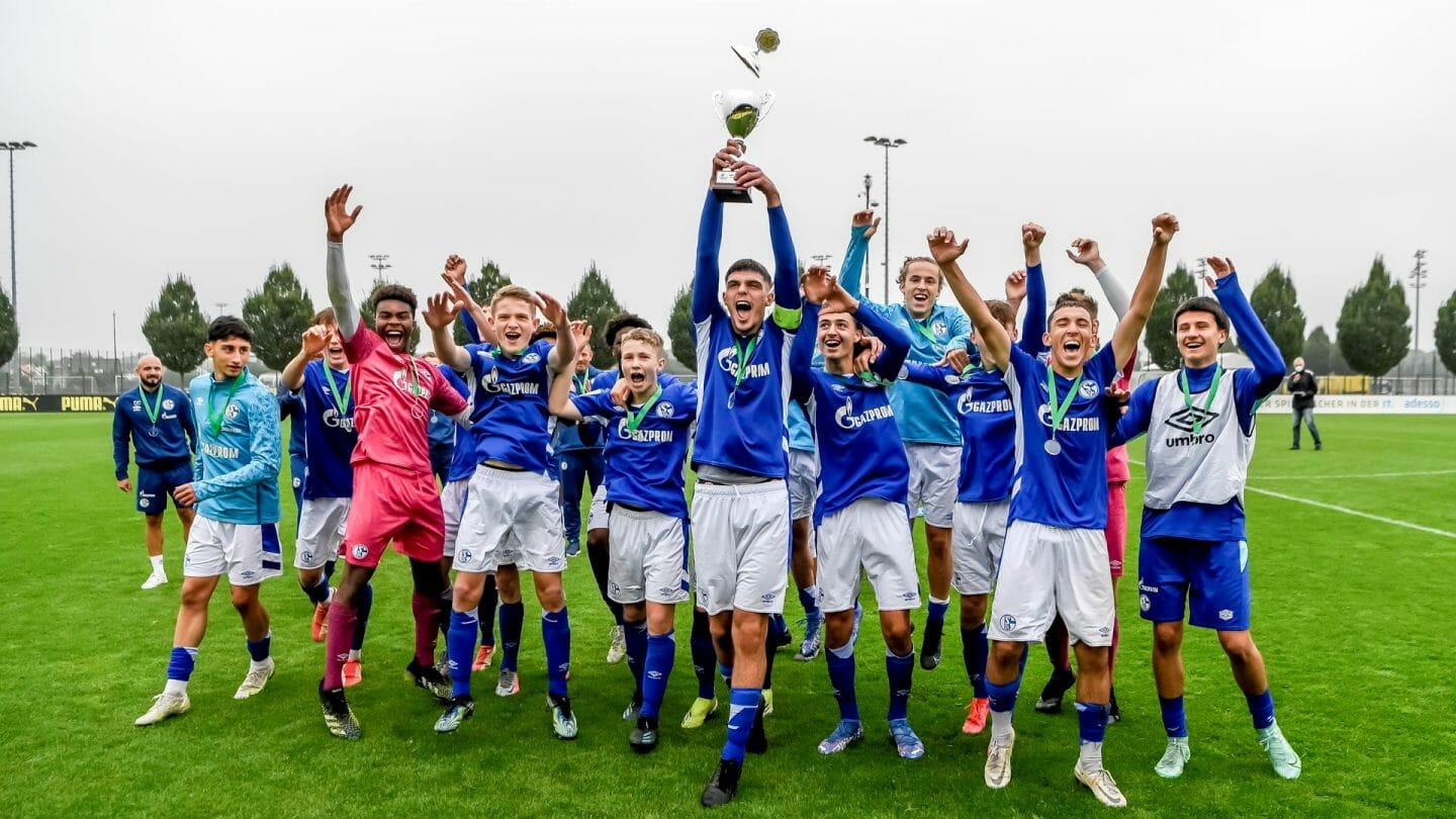 Sieg im Revierderby! U17 holt den NRW-Ligapokal