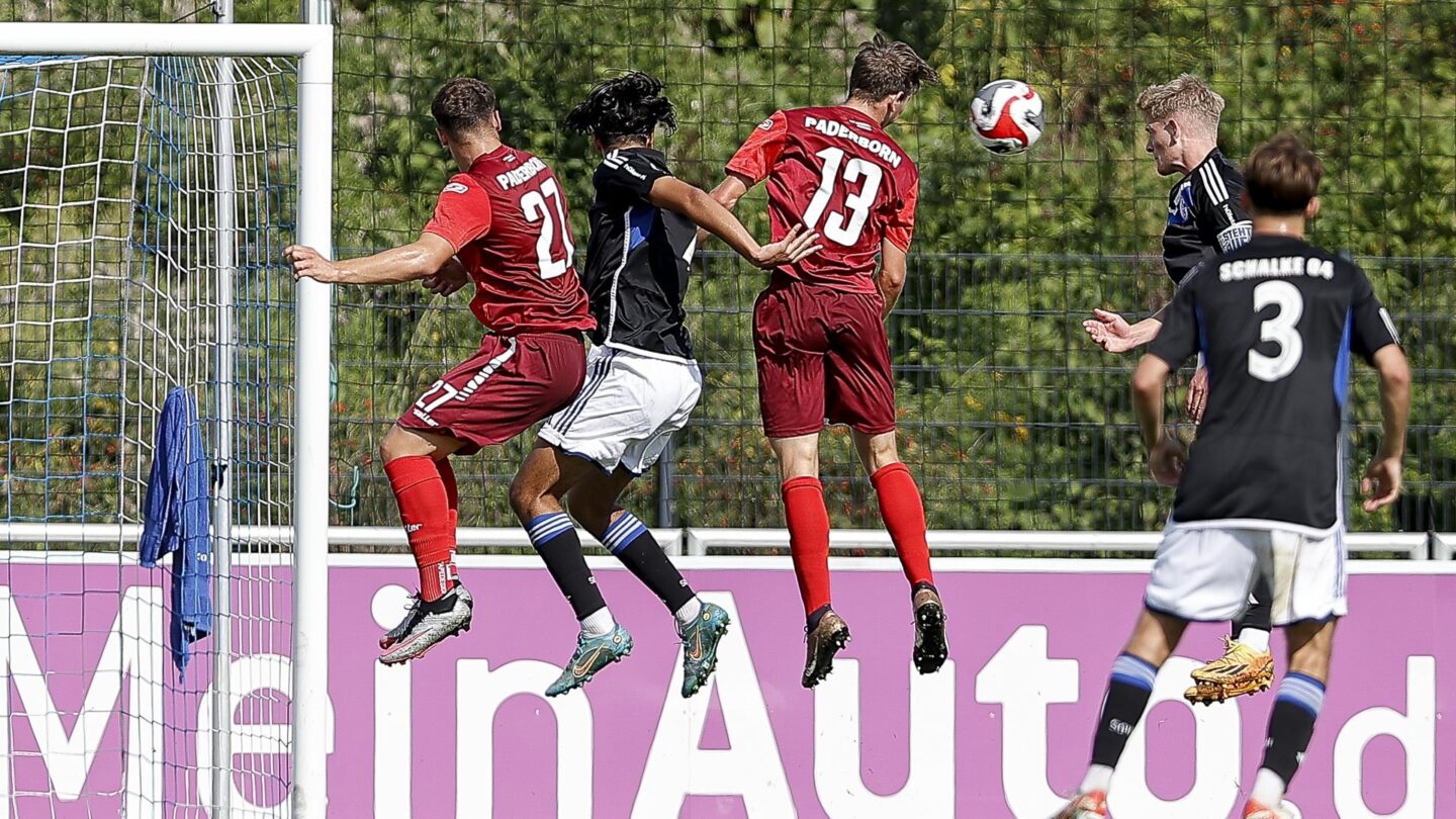 S04 U19 vs. SC Paderborn 07, 16. September 2023, Parkstadion, Barthel Kopfballtor