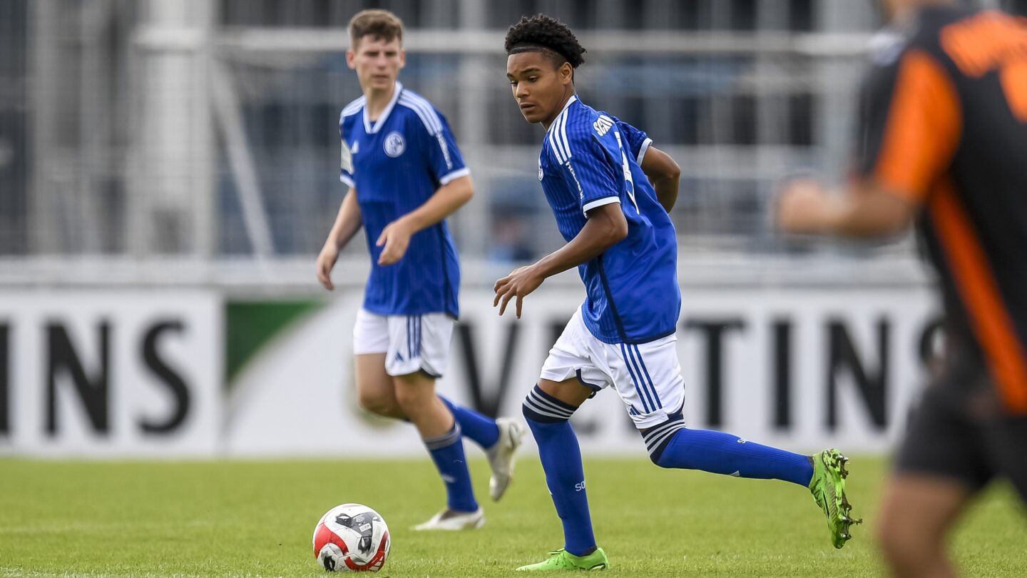Knappenschmiede U17 Alan Takoudjou