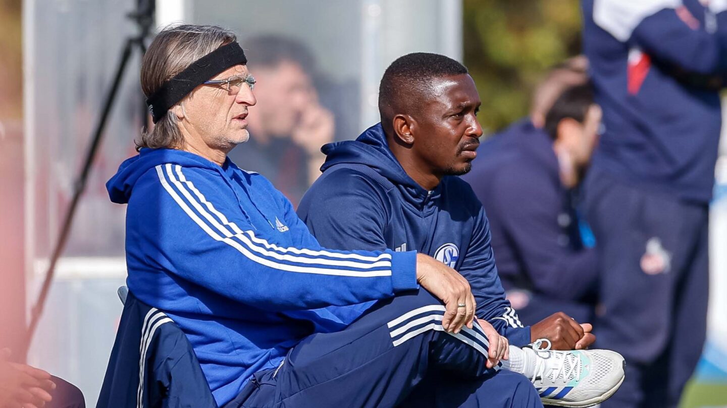 U19-Chef-Trainer Norbert Elgert und Co-Trainer Charles Takyi