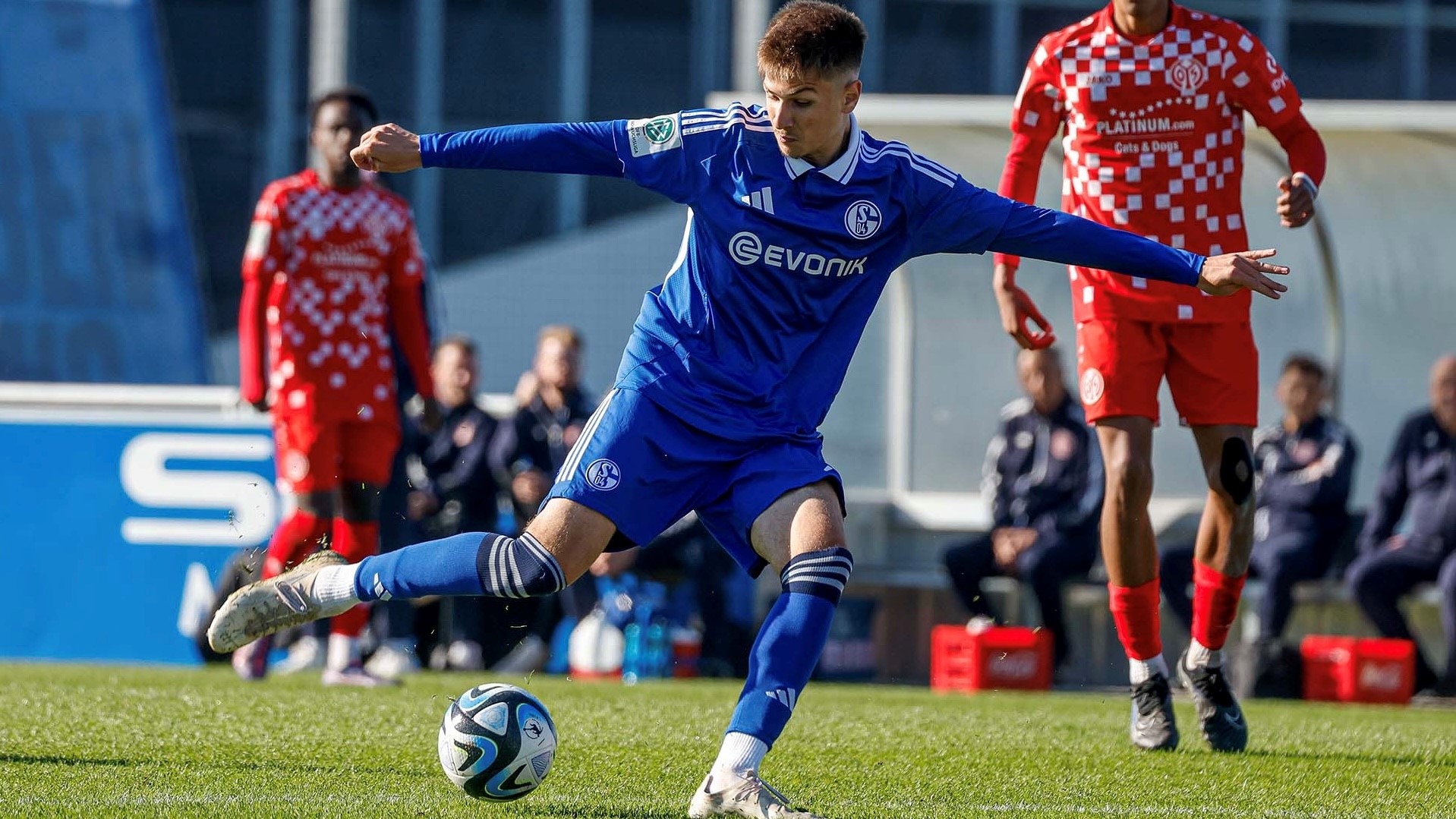 Malik Tubic im Pokalspiel gegen Mainz 05