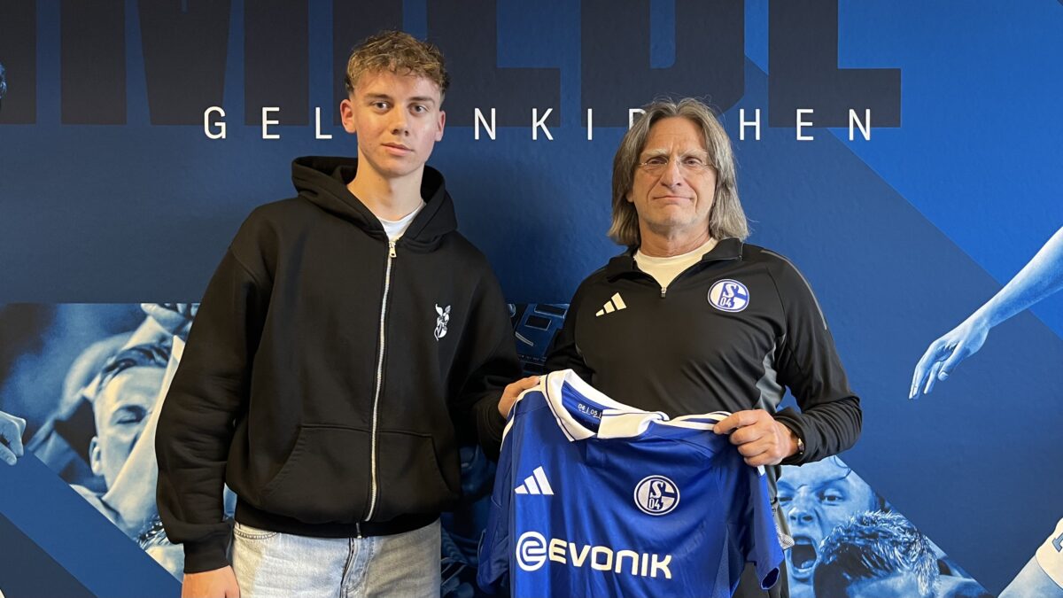 Neuzugang Niclas Damberg und U19-Trainer Norbert Elgert
