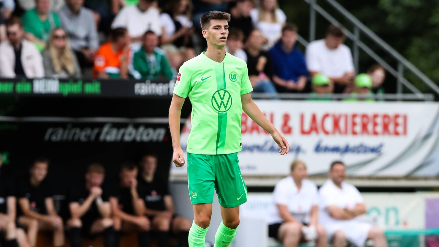 U19-Neuzugang Amar Ibrišimović im VfL Wolfsburg Trikot