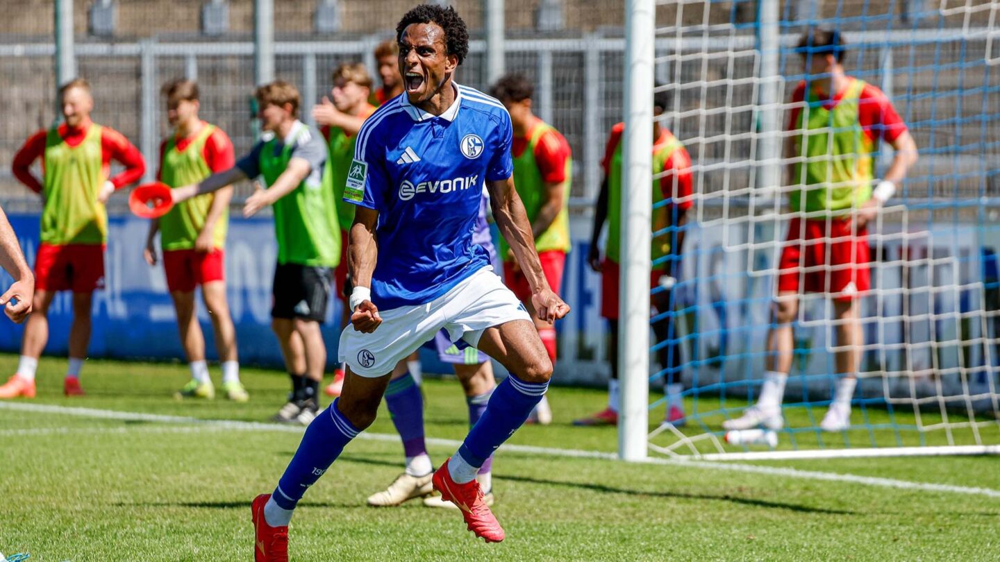 U23-Spiler Yassin Ben Balla jubelt nach seinem Tor im Parkstadion.