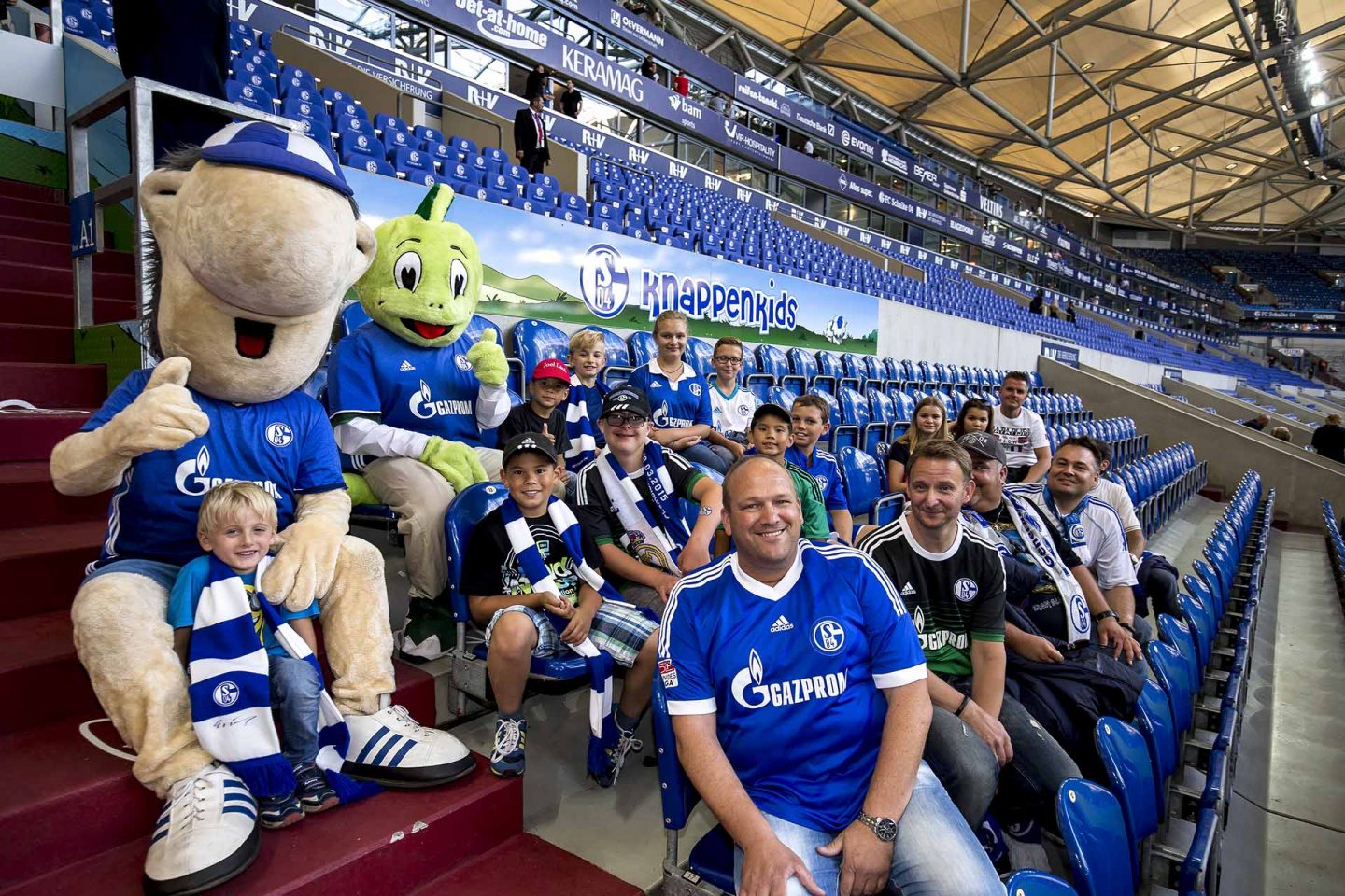 Bundesliga: Tickets für den AOK Familienblock und für Fans mit Behinderung